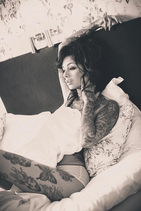 #wouldwife Tattoo Hottie 2 T-blawg