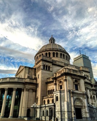 I didn’t take this pic today on my day off. I did take a pic at Wahlburger’s today though. It’s on my Instagram. https://instagram.com/p/94MhQIKCVP/ It smells like cheeseburgers. LOLzzzzz.
